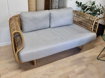 TILBUD - Cane-line NEST rattan sofa (indendørs) - 2-pers. / Dark Blue stof